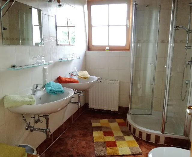 Hüttenbad im Chalet für einen Familienurlaub